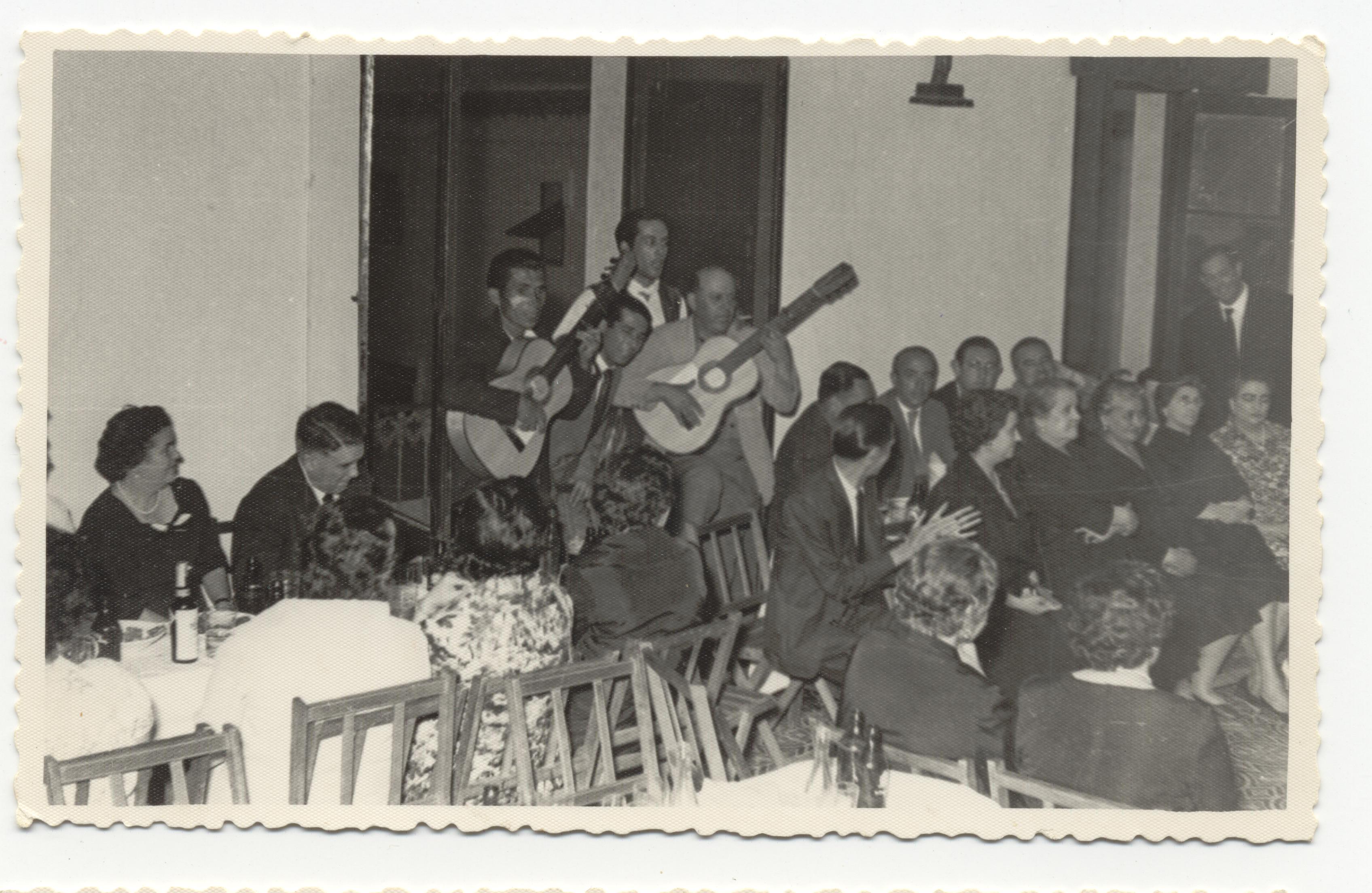 Fiesta por el nombramiento a la Condesa. Al cante los hermanos Toronjo, Salón de plenos del Ayunt